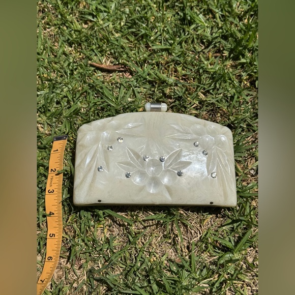 60s Vintage Carved Pearlescent Lucite Clutch - Picture 6 of 7